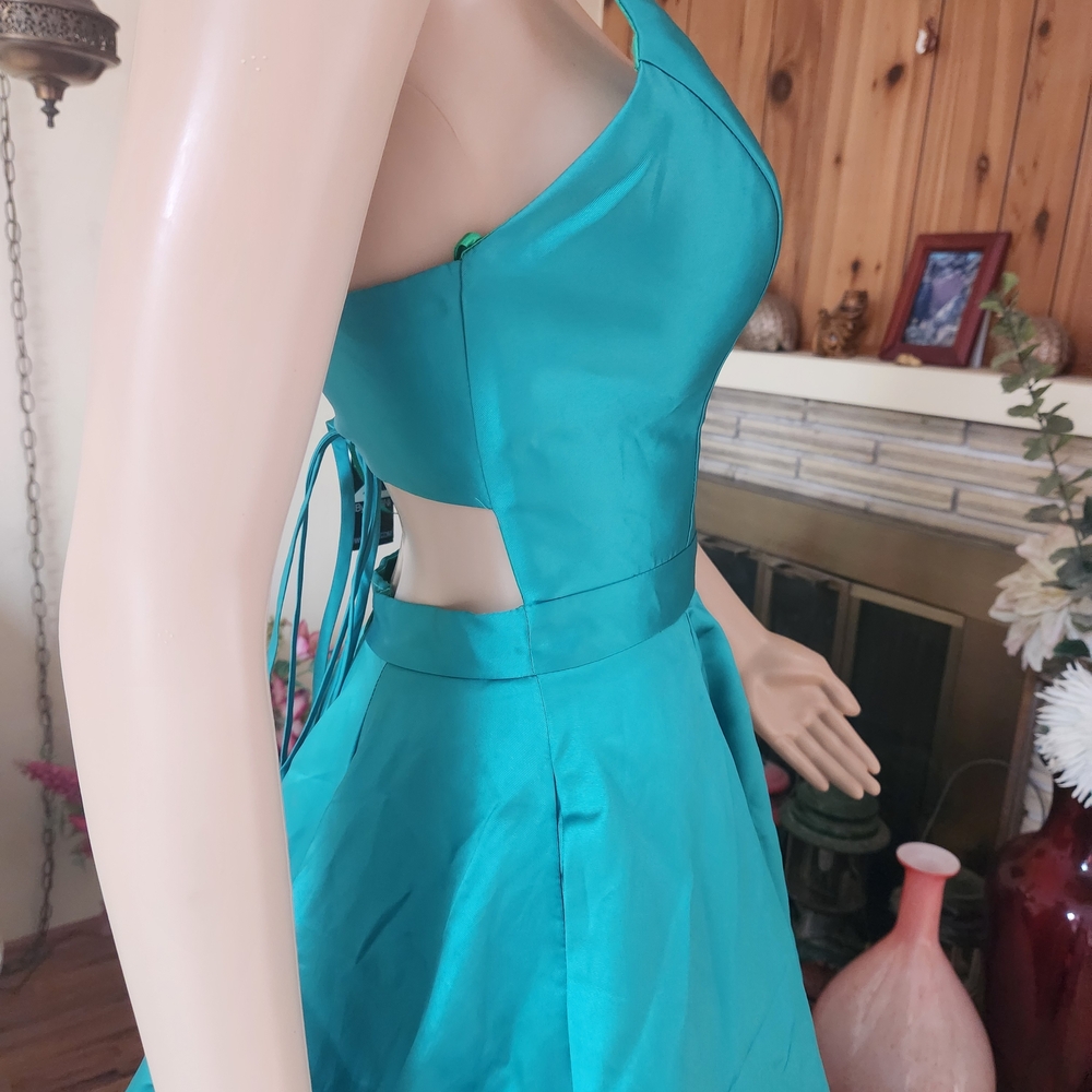 Stunning JVN by Jovani Emerald Satin Ball Gown – NWT - Picture 8 of 10